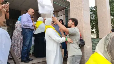 محافظ الإسماعيلية يتابع انطلاق فوج حجاج الجمعيات إلى الأراضي المقدسة