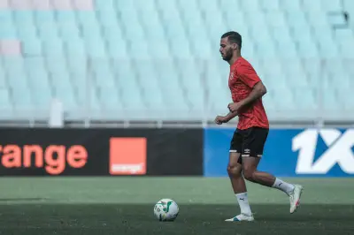 بيراميدز ينافس الأهلي على ضم مدافع سموحة أشرف