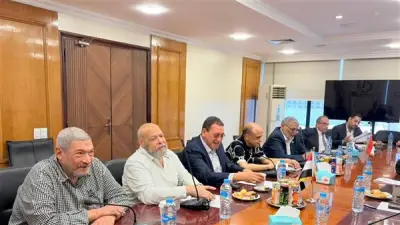 رئيس شعبة الأحذية يلتقي شيوخ المهنة لبحث تحديات القطاع