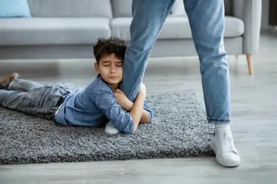 أستاذ طب نفسي: تعلق الطفل الزائد بالأم يسبب مشكلة نفسية خطيرة