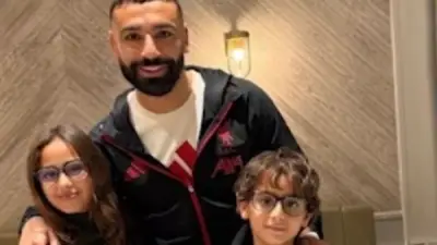 لقاء عفوي يجمع أبناء تامر حسني بمحمد صلاح يخطف الأنظار