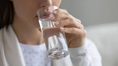 احذر قلة شرب الماء.. أضرار قد تبدأ بالدوخة وتنتهي بمضاعفات خطيرة