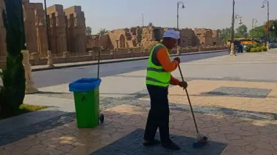 رئيس مدينة الأقصر يتابع أعمال النظافة وترميم الأرصفة والصيانة