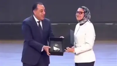 تكريم محافظ الوادي الجديد من رئيس الوزراء في احتفالية مليون رخصة رقمية