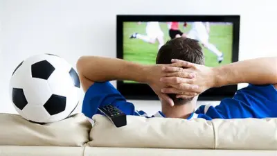 حكم المزاح بألفاظ سيئة في تشجيع كرة القدم.. أمين الفتوى يوضح