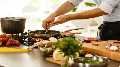 أطعمة احذر تركها على سطح المطبخ.. بيئة خصبة لنمو البكتيريا
