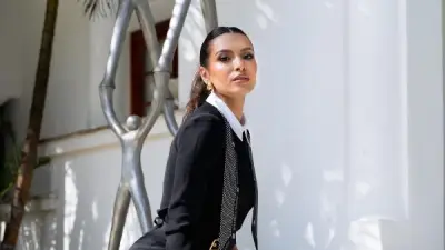 كارمن سليمان تخطف الأنظار بظهورها الجديد بسوت أنيق