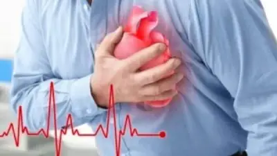 أخصائي يروي لحظات إنقاذ مريض توقف قلبه داخل الإسعاف