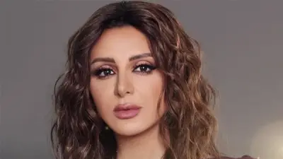 تصفيق حار من الجمهور لأنغام فور صعودها المسرح بحفل التجمع الخامس