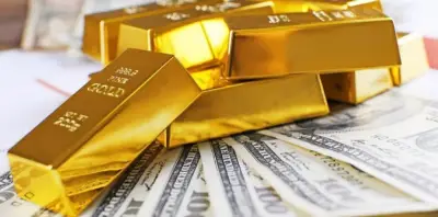 الذهب يفقد بريقه في ختام الأسبوع والدولار يضغط بقوة على المعدن النفيس