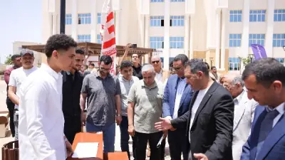 رئيس جامعة المنصورة الأهلية يتفقد مشروعات طلاب هندسة باليوم العلمي للتصنيع