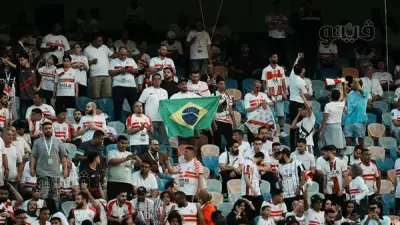 عمرو الجنايني وحسام المندوه يرتديان تيشيرت الزمالك قبل نهائي الكونفدرالية