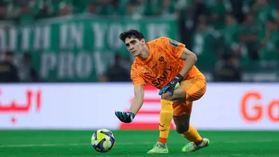 هل تعمد الهلال السخرية من النصر بعد خسارة آسيا؟