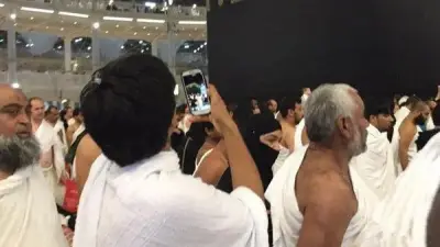 حكم الانشغال بالتصوير أثناء الحج والعمرة.. الإفتاء توضح الضوابط