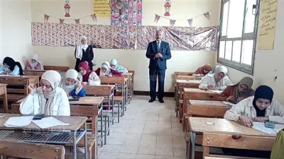وكيل تعليم بني سويف يتابع امتحانات النقل بمدارس دنديل في ثاني أيامها