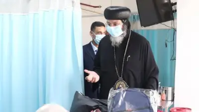 الأنبا مينا يزور مركز علاج أورام الأطفال ببرج العرب الجامعي