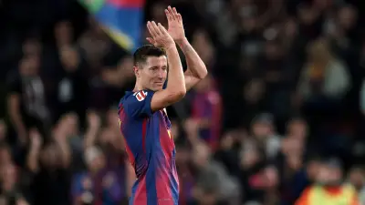 ليفاندوفسكي يودع برشلونة بالدموع في آخر مباراة على كامب نو