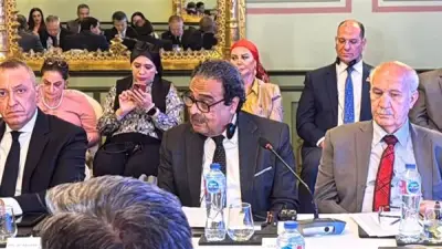 رئيس المصري الديمقراطي ونائبه يشاركان في مائدة مستديرة مع وفد الشيوعي الصيني