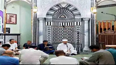 أحمد فلوكس يبهر المصلين بترتيل القرآن في مسجد بالغردقة