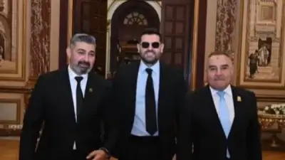 عمرو يوسف يشكر ياسر جلال بعد جلسة مناقشة حق الأداء العلني بمجلس الشيوخ