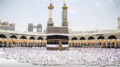 مركز الأزهر: التطيب قبل الإحرام سنة ولا حرج ببقاء أثره بعد النسك