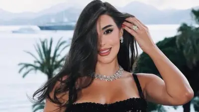 ياسمين صبري تثير الجدل بفستان أسود جريء.. إطلالة أنيقة تخطف الأنظار