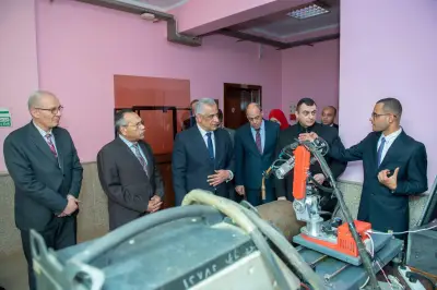 وزير الإنتاج الحربي يتفقد مشروع الذراع الروبوتي بالأكاديمية المصرية للهندسة