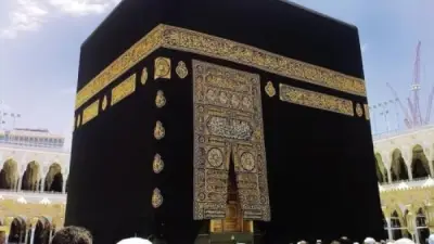 الآيات القرآنية تتجلى بخيوط الذهب والفضة في كسوة الكعبة المشرفة
