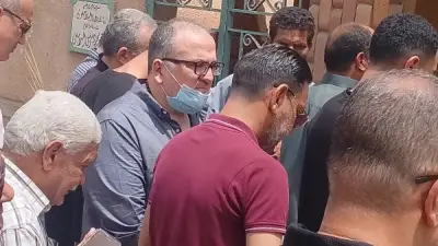 تشييع جثمان والد الشاعر هاني عبد الكريم في بنها بحضور الأهل والمحبين