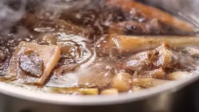 طريقة عمل شوربة عظم البقر بمذاق لا يقاوم وقيمة غذائية عالية