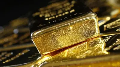 الذهب يتراجع طفيفاً مع استمرار التوترات الجيوسياسية وغموض أسعار الفائدة