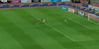 ياسين مرعي يحصل على كارت أحمر بعد تدخله العنيف على منذر طمين في الأهلي والمصري