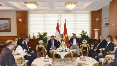 محافظ بورسعيد يبحث تعزيز التعاون مع الهيئة الاقتصادية لقناة السويس