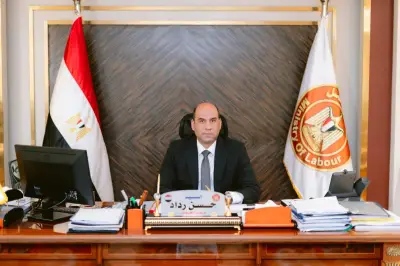 وزير العمل يعلن صرف منحتين للعمالة غير المنتظمة اليوم