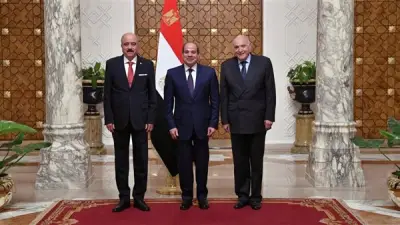 السيسي يلتقي وزيري خارجية الجزائر وتونس ويؤكد تعزيز التعاون الثلاثي