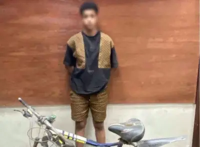 ضبط عاطل سرق دراجة عامل توصيل أمام مسجد بمصر القديمة