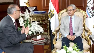 محافظ بني سويف يبحث مقترحات استغلال الفرص الاستثمارية مع جهاز تنمية التجارة