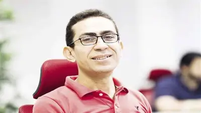 السيد شحتة يستعرض مجموعة 
