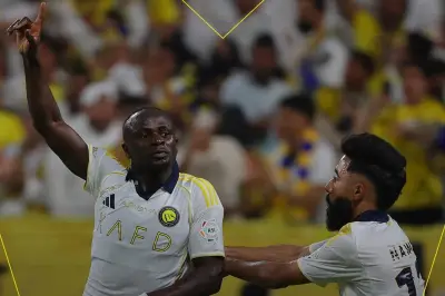 ماني يتقدم للنصر بهدف عالمي في الشوط الأول أمام ضمك