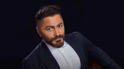 تامر حسني يمازح أحمد فلوكس بتعليق طريف على فيديو غنائي
