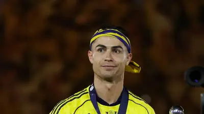 رونالدو يثير الجدل بإشاراته أثناء تتويج النصر بدوري روشن