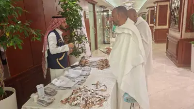 وصول حقائب حجاج السياحة وتسليم بطاقات النسك رسمياً