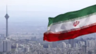إيران تغلق مجالها الجوي في الغرب وتحذر من مواجهة جديدة