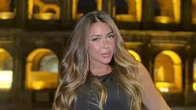 سارة سلامة تتألق بفستان بيج أنيق في إطلالة جديدة ساحرة
