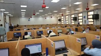رئيس جامعة المنيا يتفقد امتحانات الصيدلة وطب الأسنان الإلكترونية