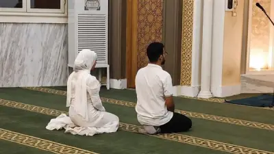 عروسان يصليان ركعتين ويتبرعان لمركز القلب في مشهد مؤثر بالمنيا