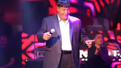 عبد الباسط حمودة يشعل حفله الأخير ويرفع شعار كامل العدد