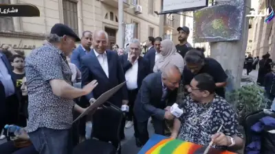 أحمد موسى يزور فناناً من ذوي الهمم في شارع الفن ويشيد بالأعمال