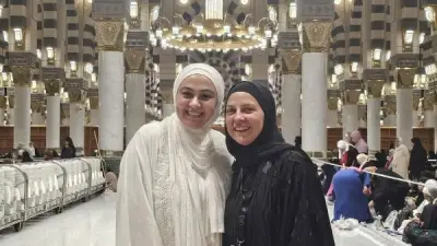 دعاء فاروق ودعاء عامر تستعدان للحج من المسجد النبوي