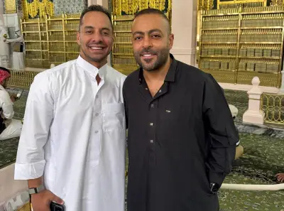 تامر عاشور وعمرو ووهبة يؤديان مناسك الحج في صور جديدة